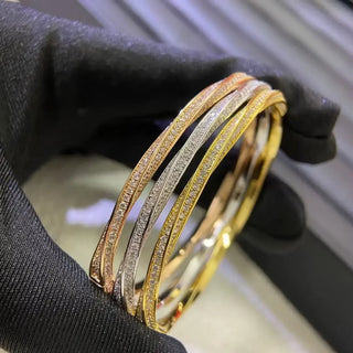 Luxury diamond-studded bracelet for women; European and American style bangle; party and wedding jewelry.